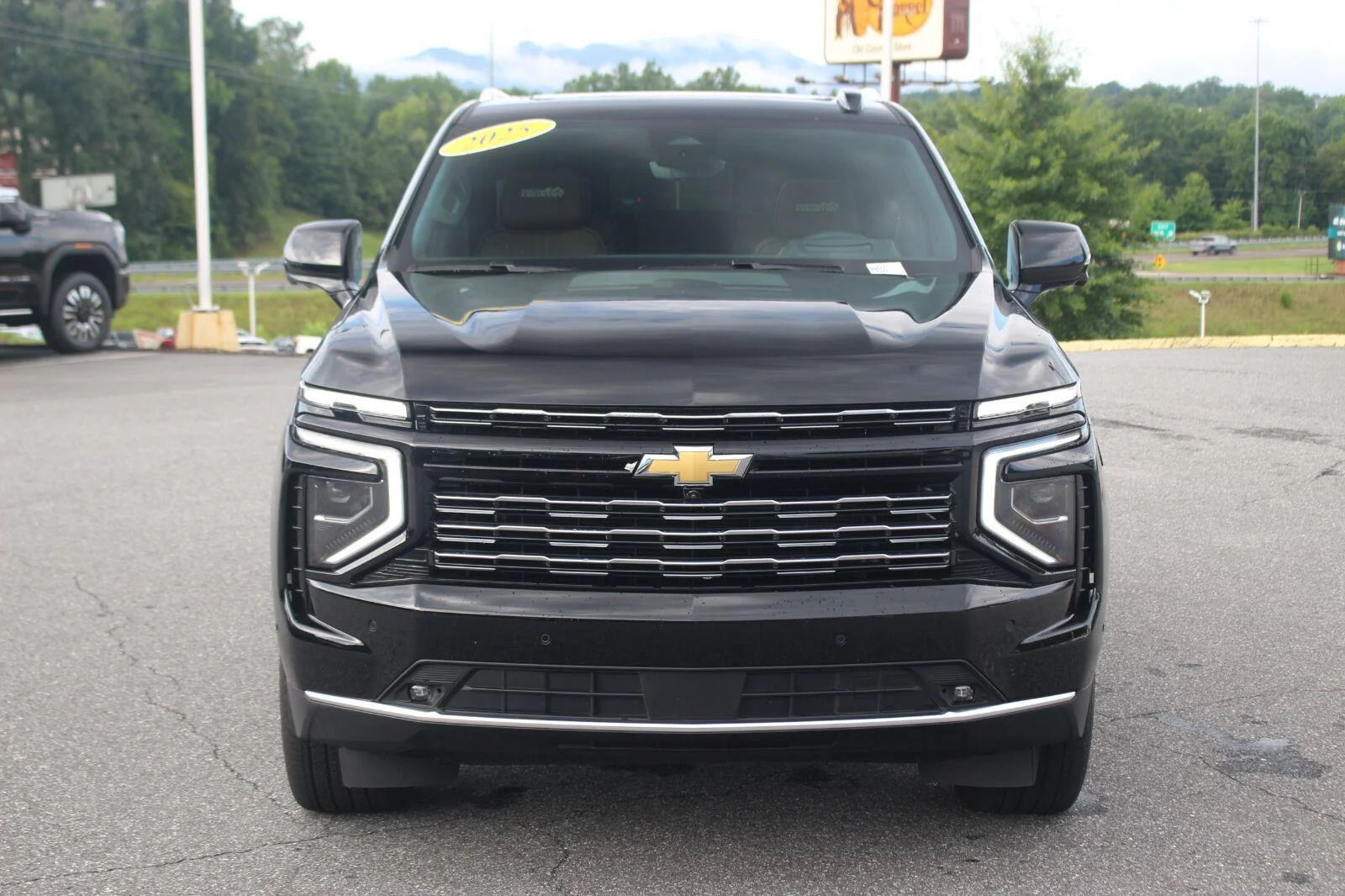 Used 2025 Black Chevrolet High Country image 2