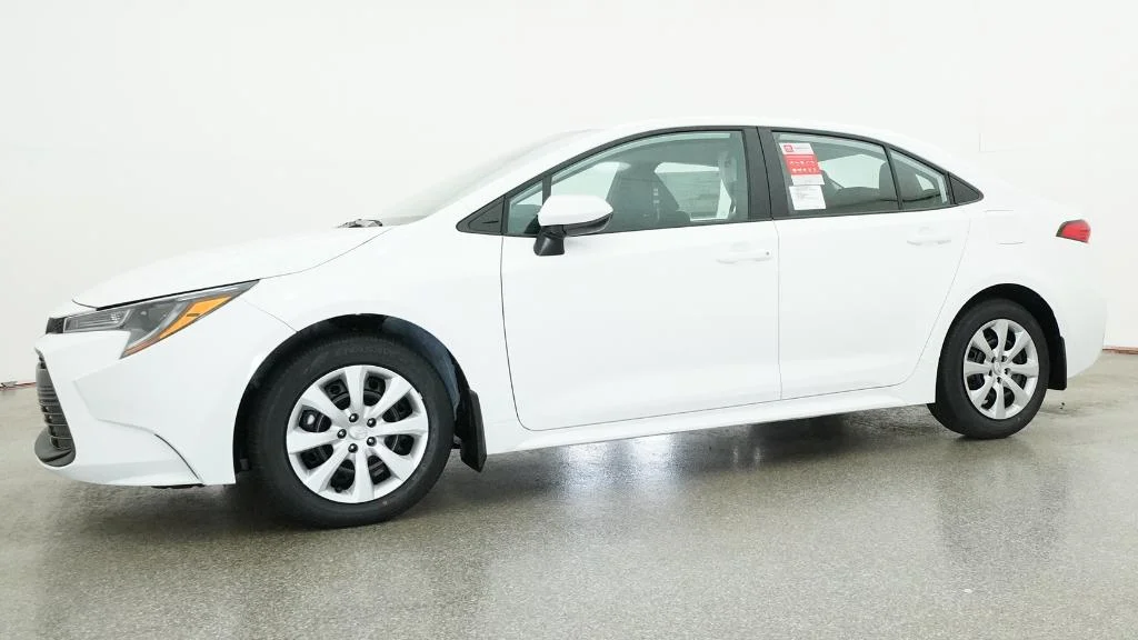 New 2026 Ice Cap Toyota LE image 17