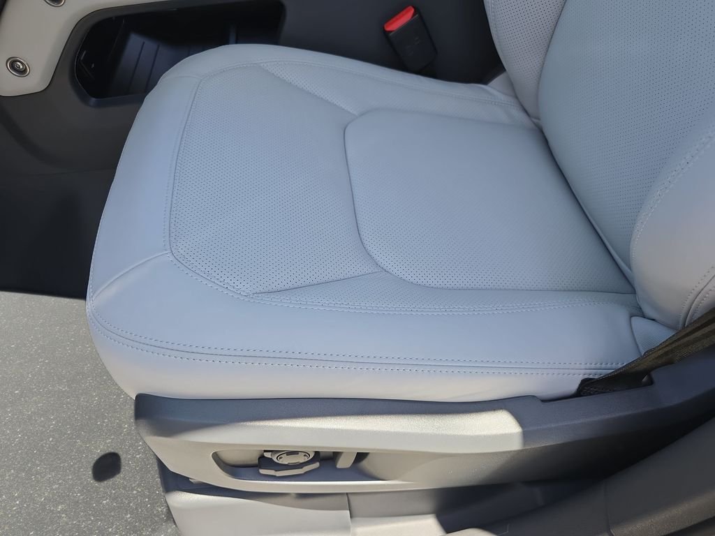 New 2026 Carpathian Grey Land Rover X-Dynamic SE image 30