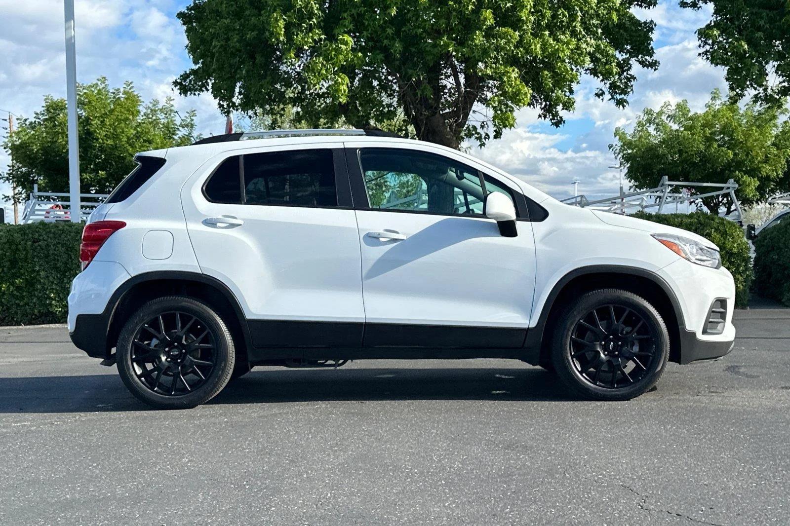 Used 2022 Summit White Chevrolet LT image 3