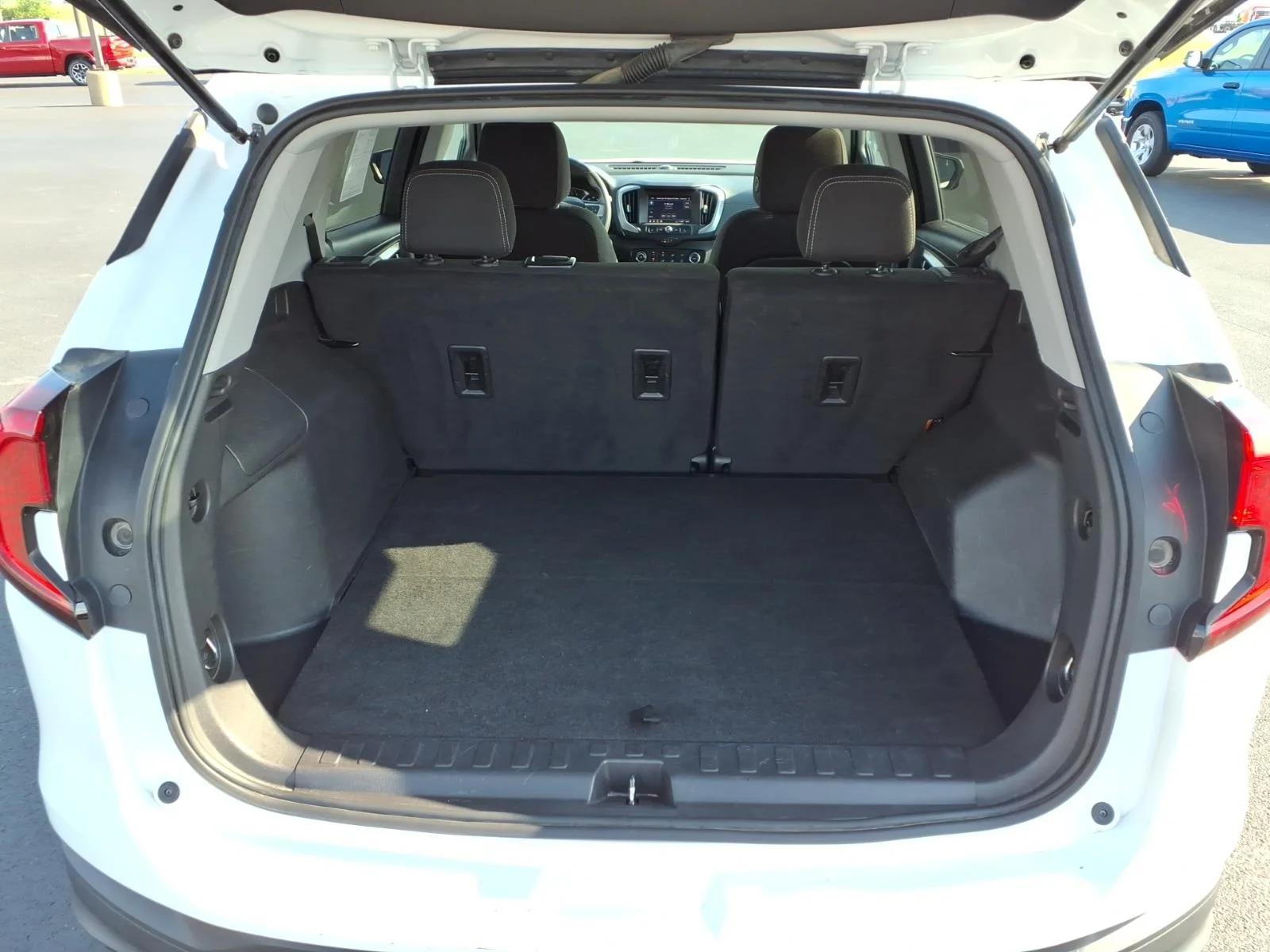 Used 2024 Summit White GMC SLE image 10