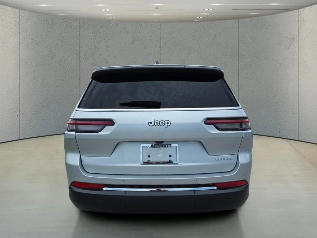 New 2026 Silver Zynith Exterior Paint Jeep Laredo image 5