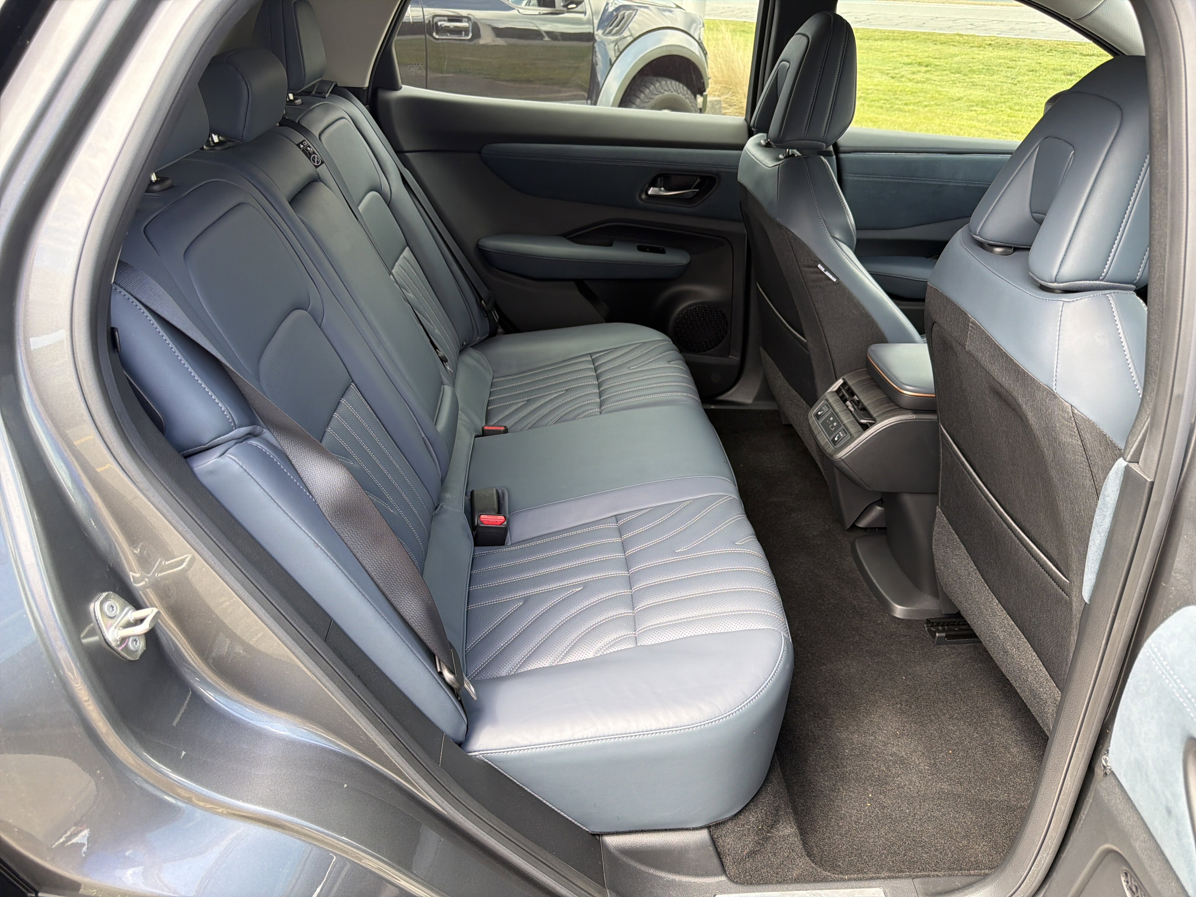 Used 2023  Nissan  image 16