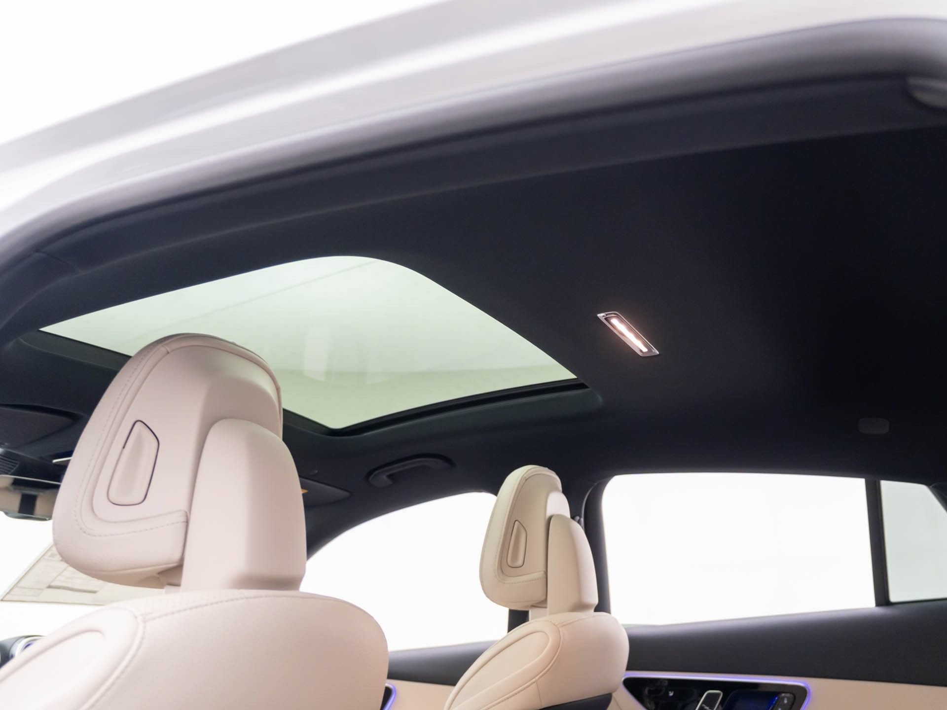 New 2027 MANUFAKTUR Moonlight White Metallic Mercedes-Benz GLC 300 Coupe image 62
