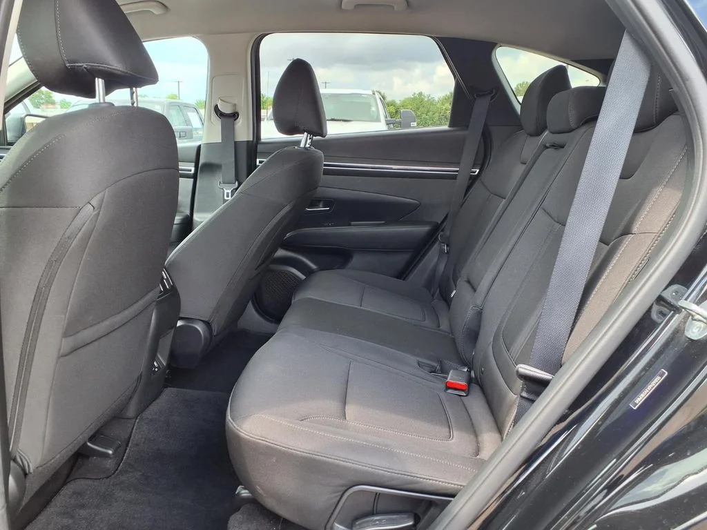 Used 2023 Black Hyundai SEL image 5