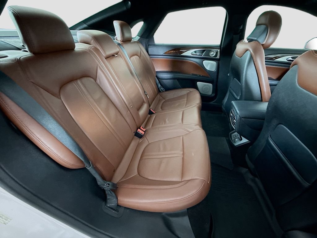 Used 2017 White Lincoln Reserve image 28