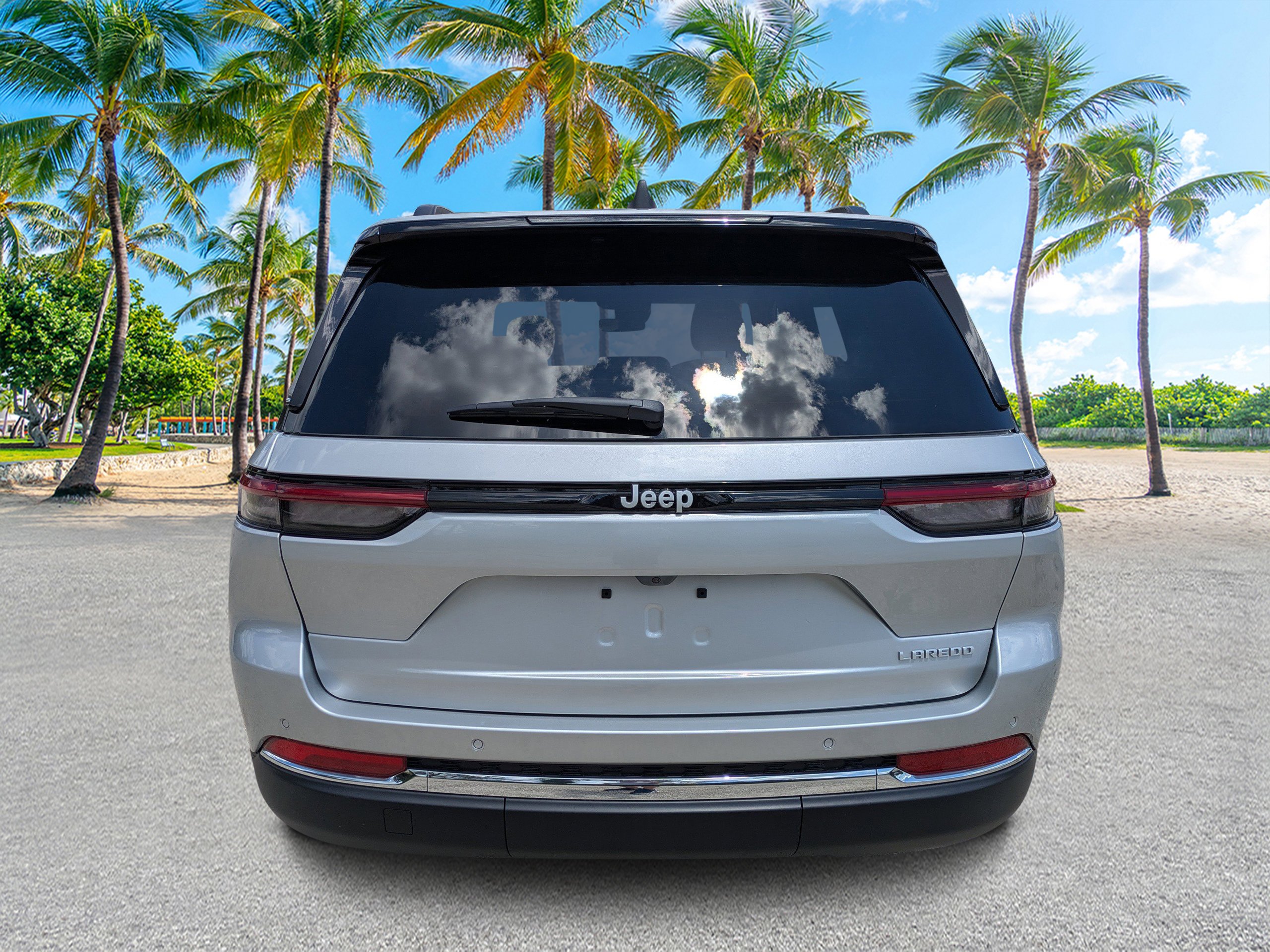 New 2026 Silver Zynith Exterior Paint Jeep Laredo X image 4