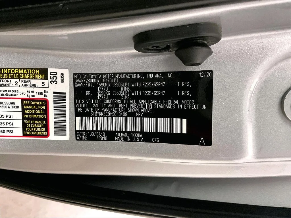 Used 2021 Silver Toyota XLE image 40