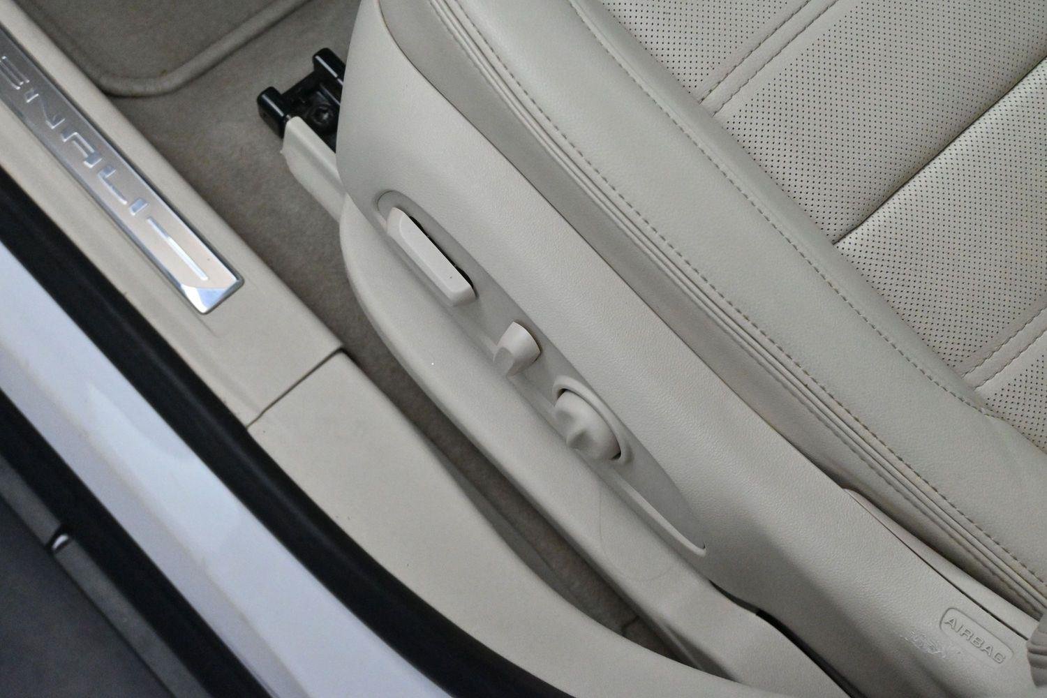 Used 2023 White Frost Tricoat GMC Denali image 15