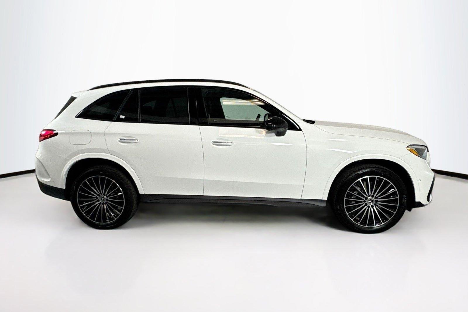 New 2026 Polar White Mercedes-Benz GLC 300 image 4