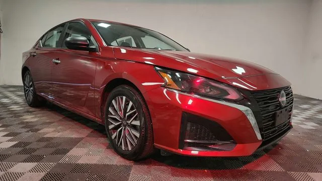 Used 2025 Red Nissan 2.5 SV image 2