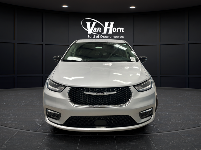 Used 2024 Silver Mist Clearcoat Chrysler Touring L image 2