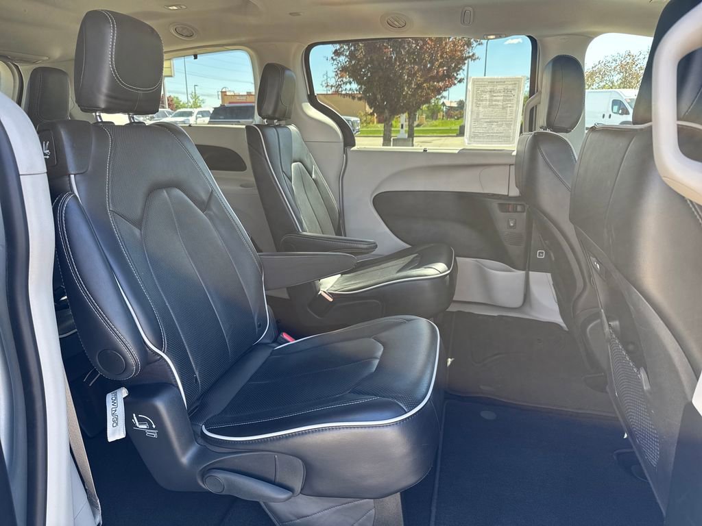 Used 2024 Silver Chrysler Limited image 35