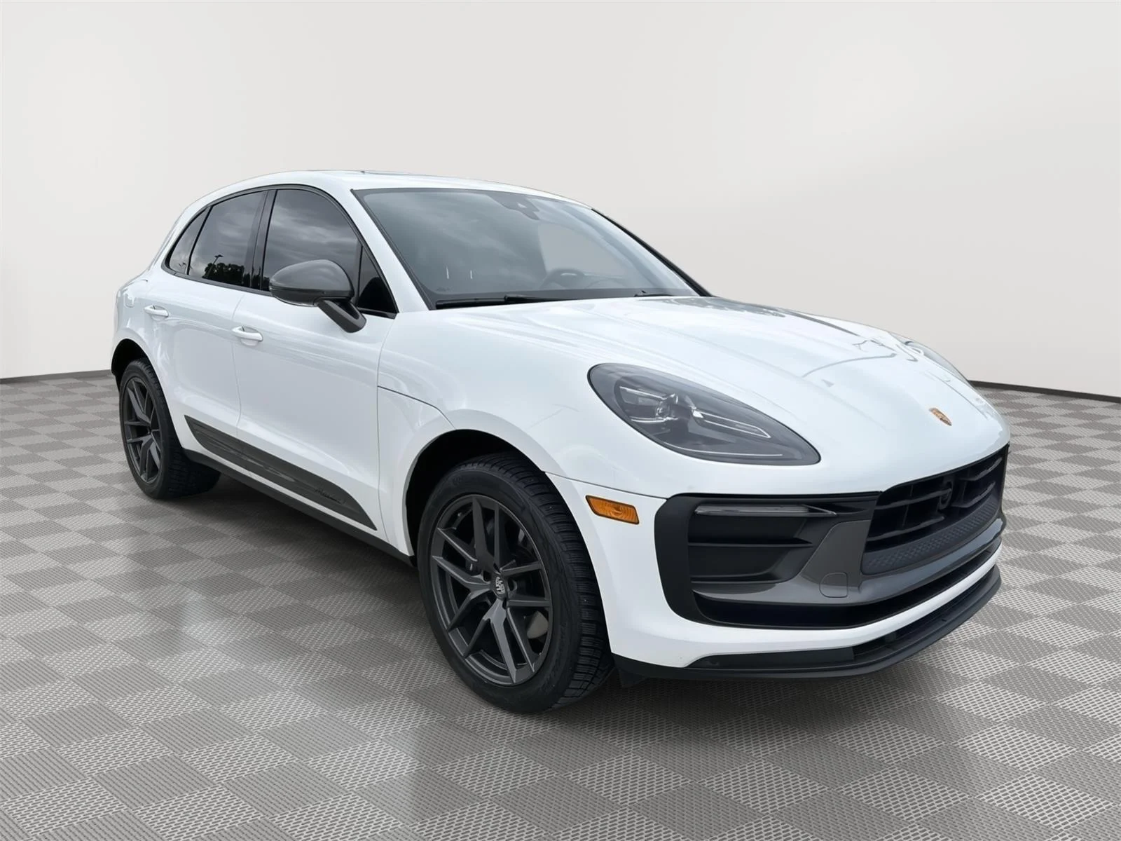 2023 Porsche Macan T's photo