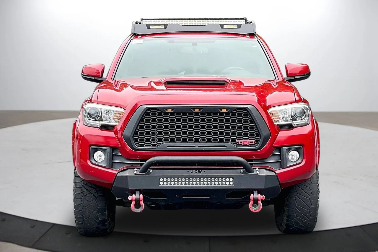 Used 2017 Red Toyota SR image 3