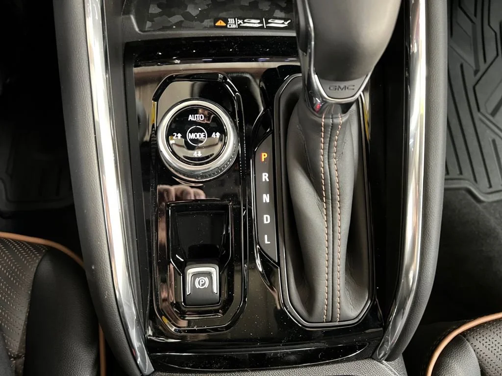2025 GMC Canyon AT4 - Photo 25