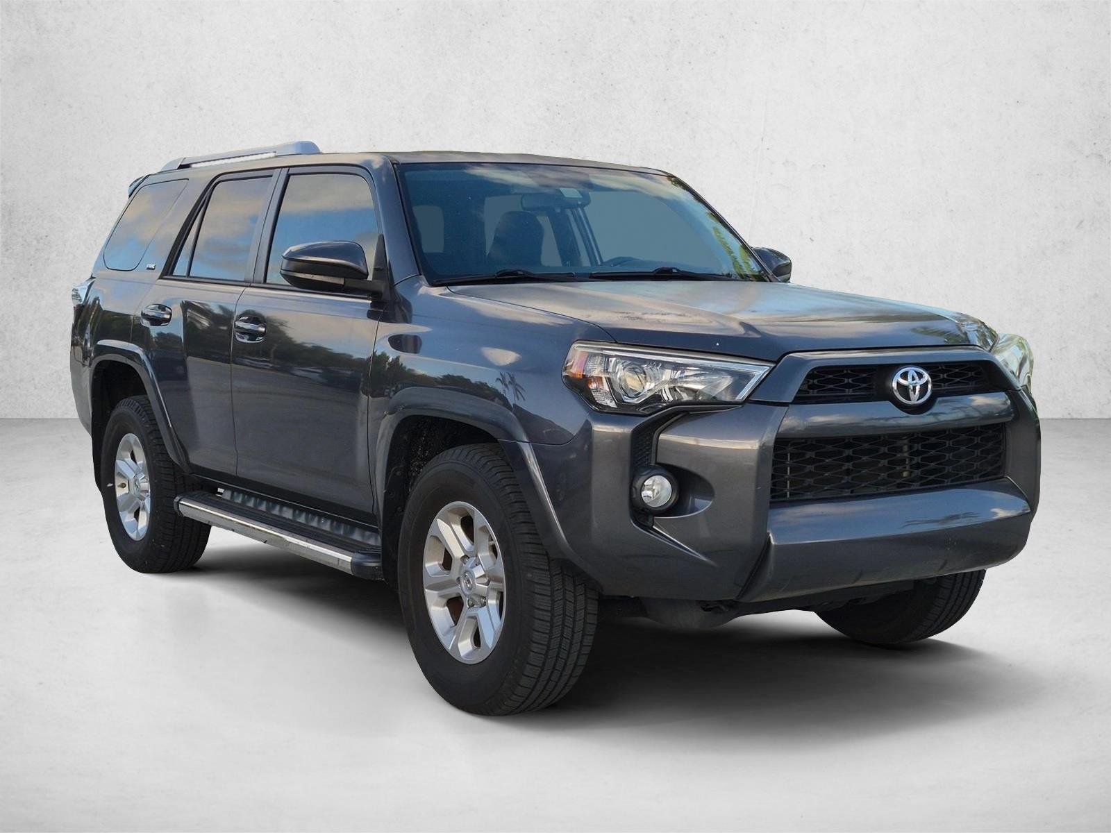 Used 2018 Magnetic Gray Metallic Toyota SR5 image 3