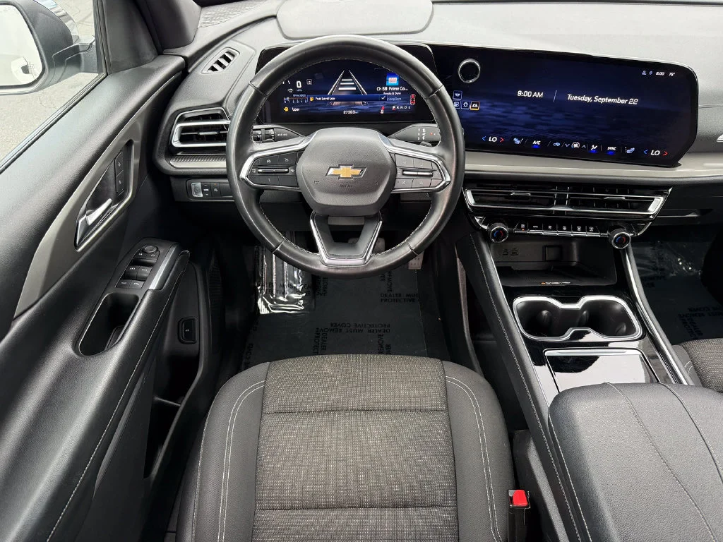Used 2024 Summit White Chevrolet LT image 21