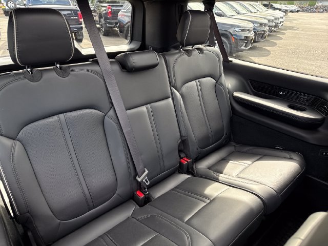 Used 2024 Diamond Black Crystal Pearlcoat Jeep Series II image 23