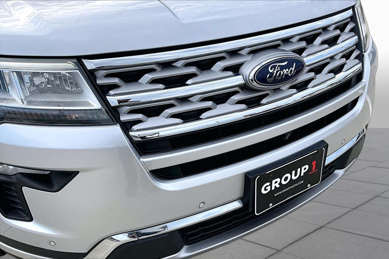 Used 2018 Ingot Silver Metallic Ford Limited image 30