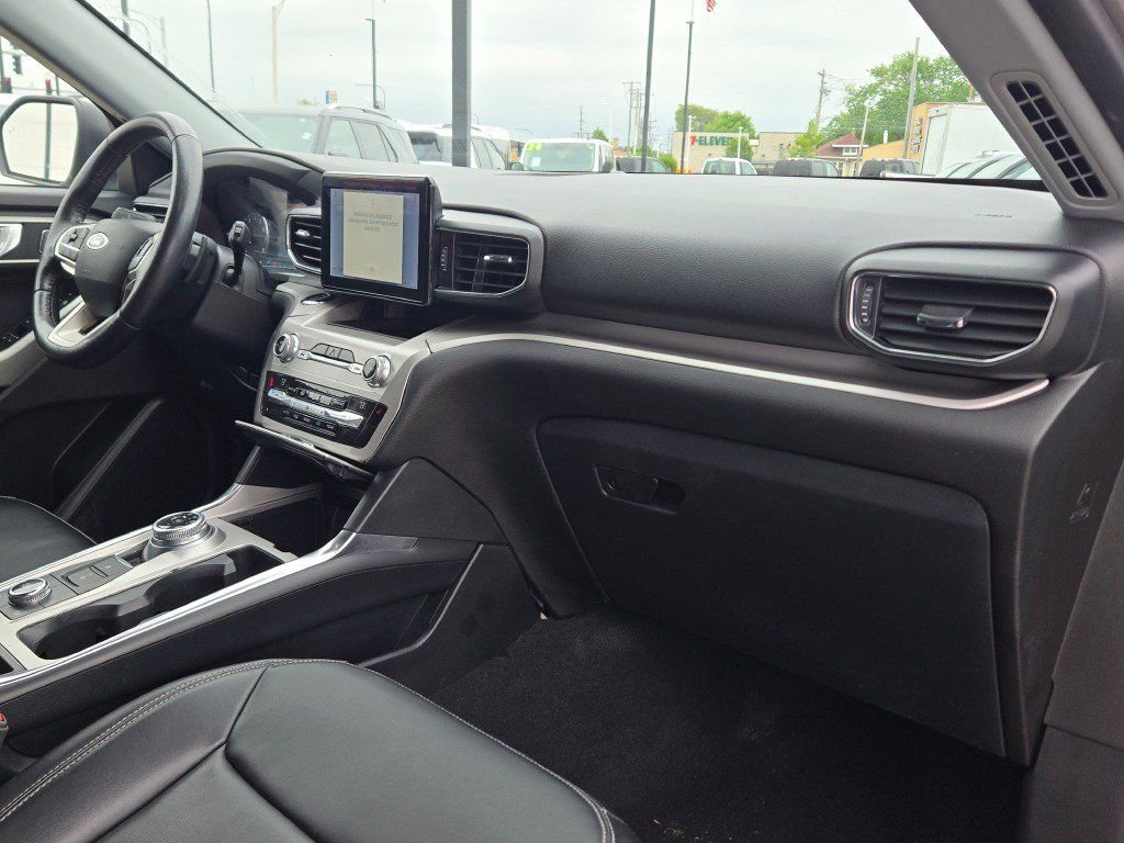 Used 2021 Silver Ford XLT image 7