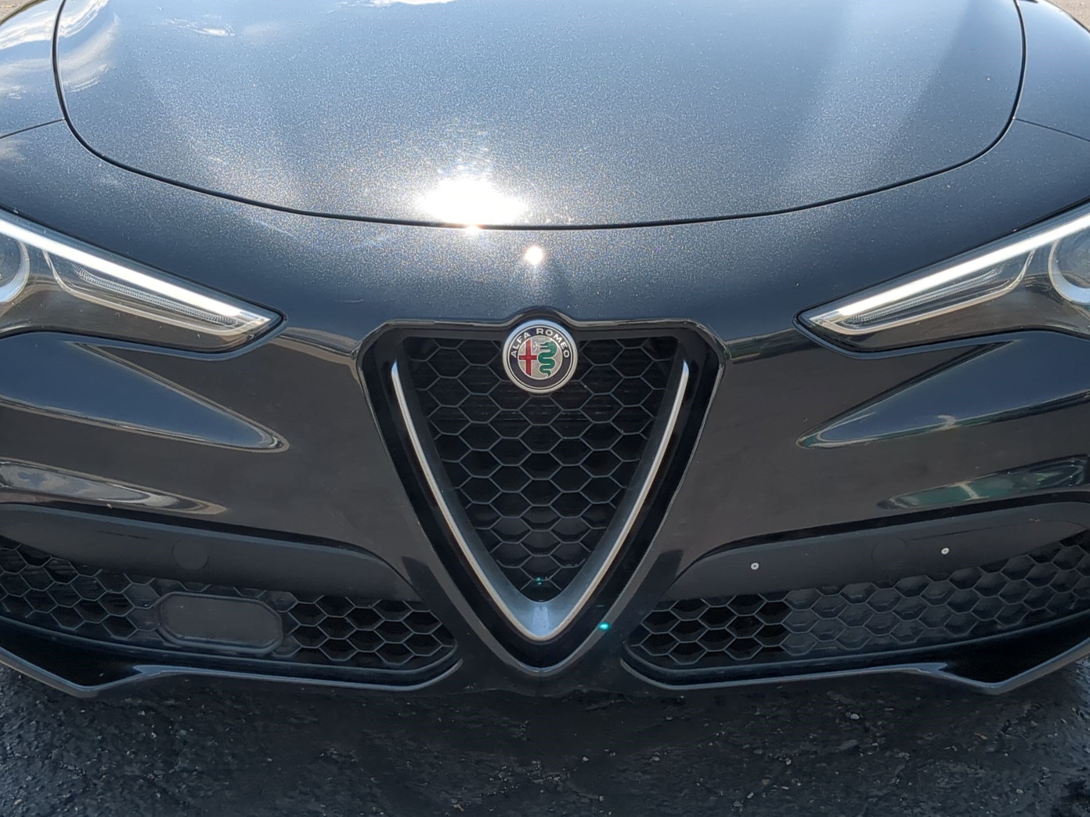 Used 2018 Black Alfa Romeo AWD image 9