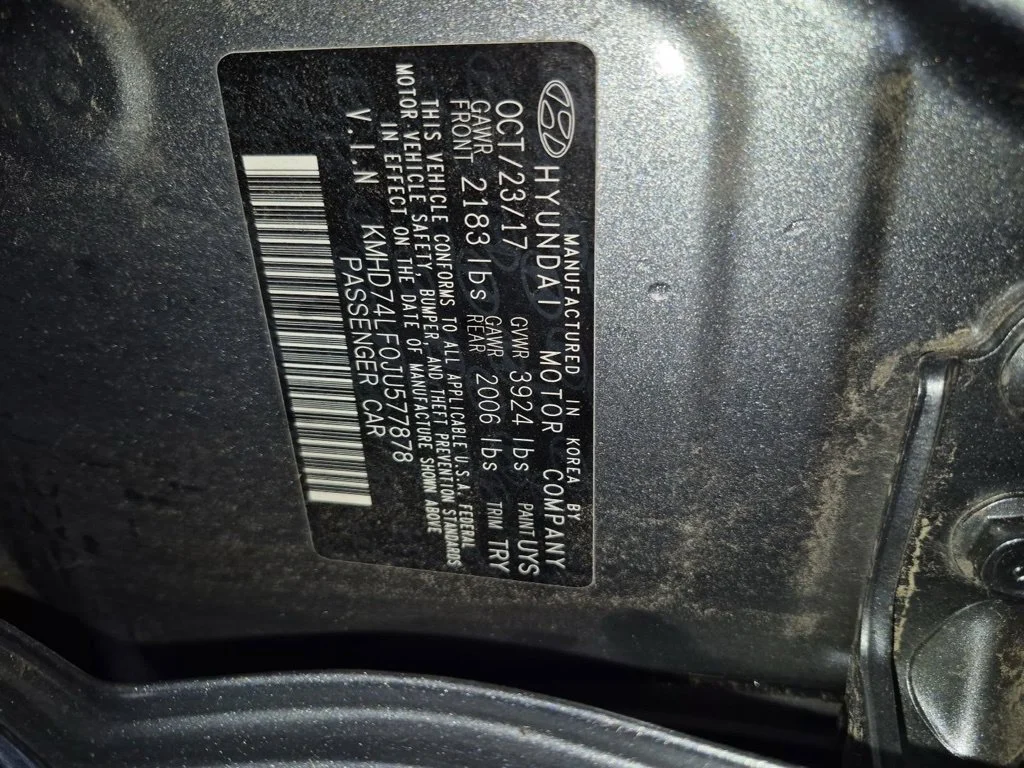 Used 2018 Gray Hyundai SE image 13