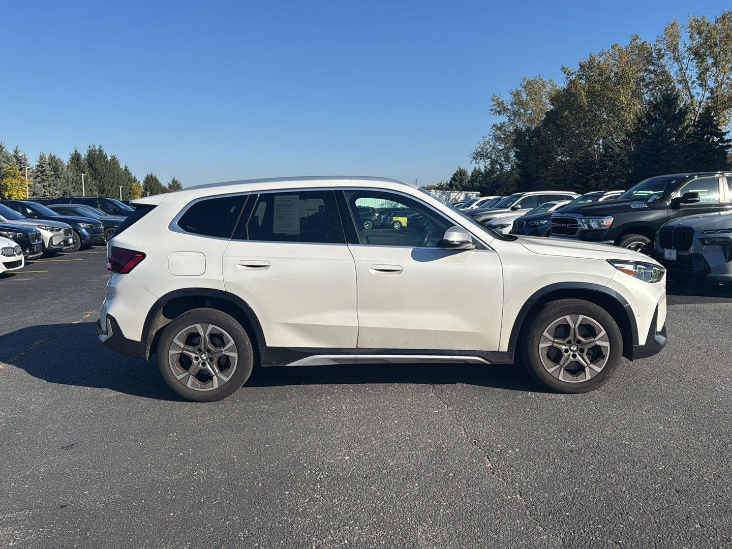 Used 2024 Mineral White Metallic BMW xDrive28i image 2