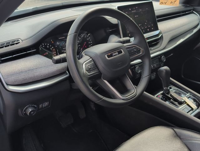 Used 2024 White Jeep Latitude image 12
