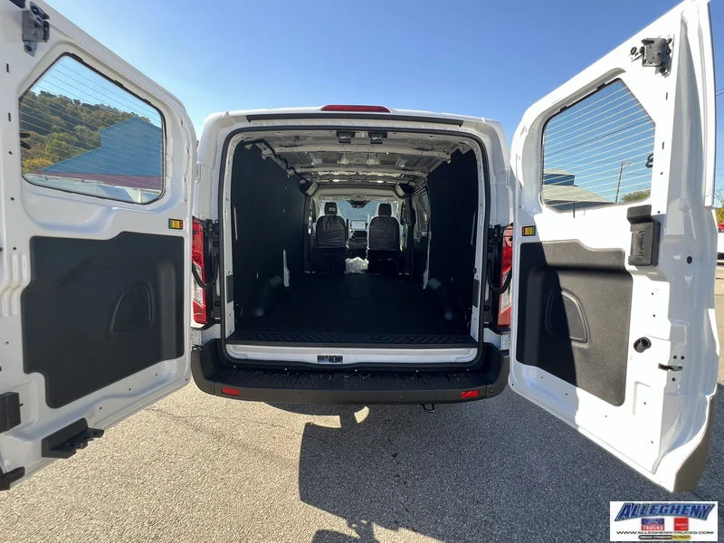 New 2027 Oxford White Ford T250 image 9