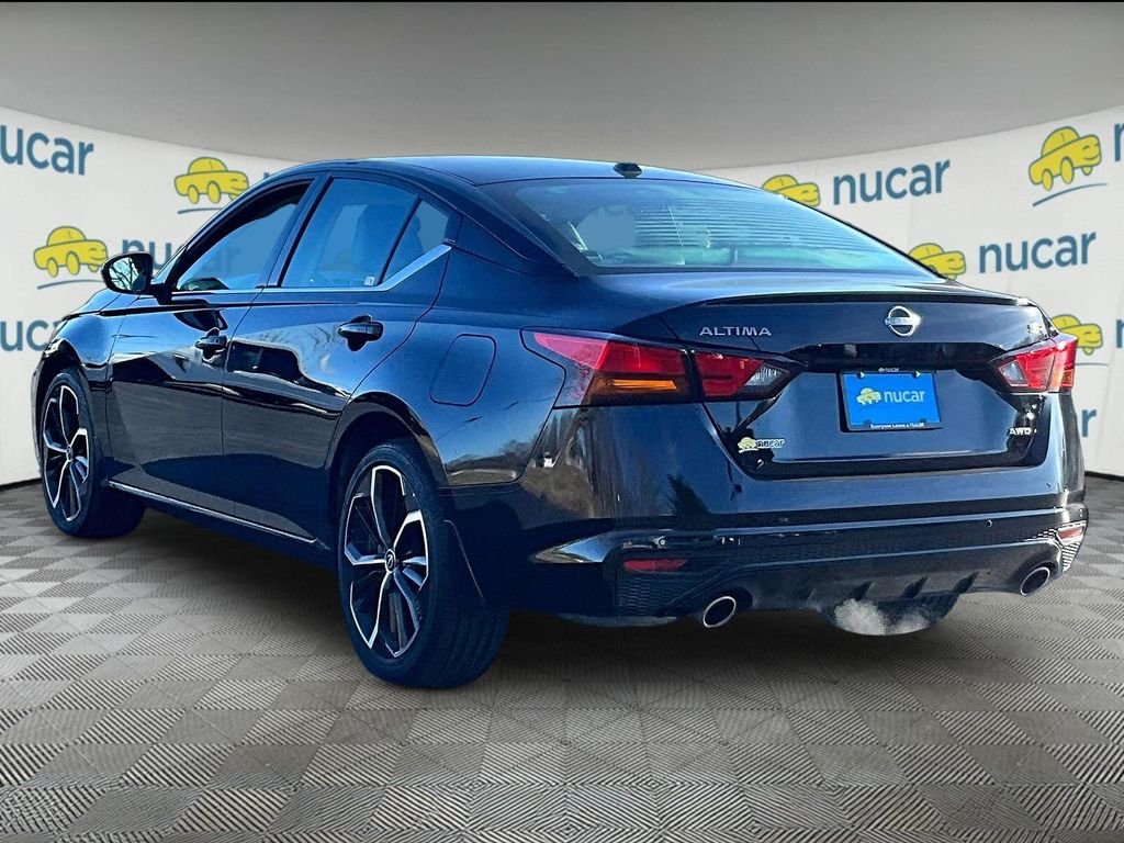 Used 2024 Black Nissan 2.5 SR image 4