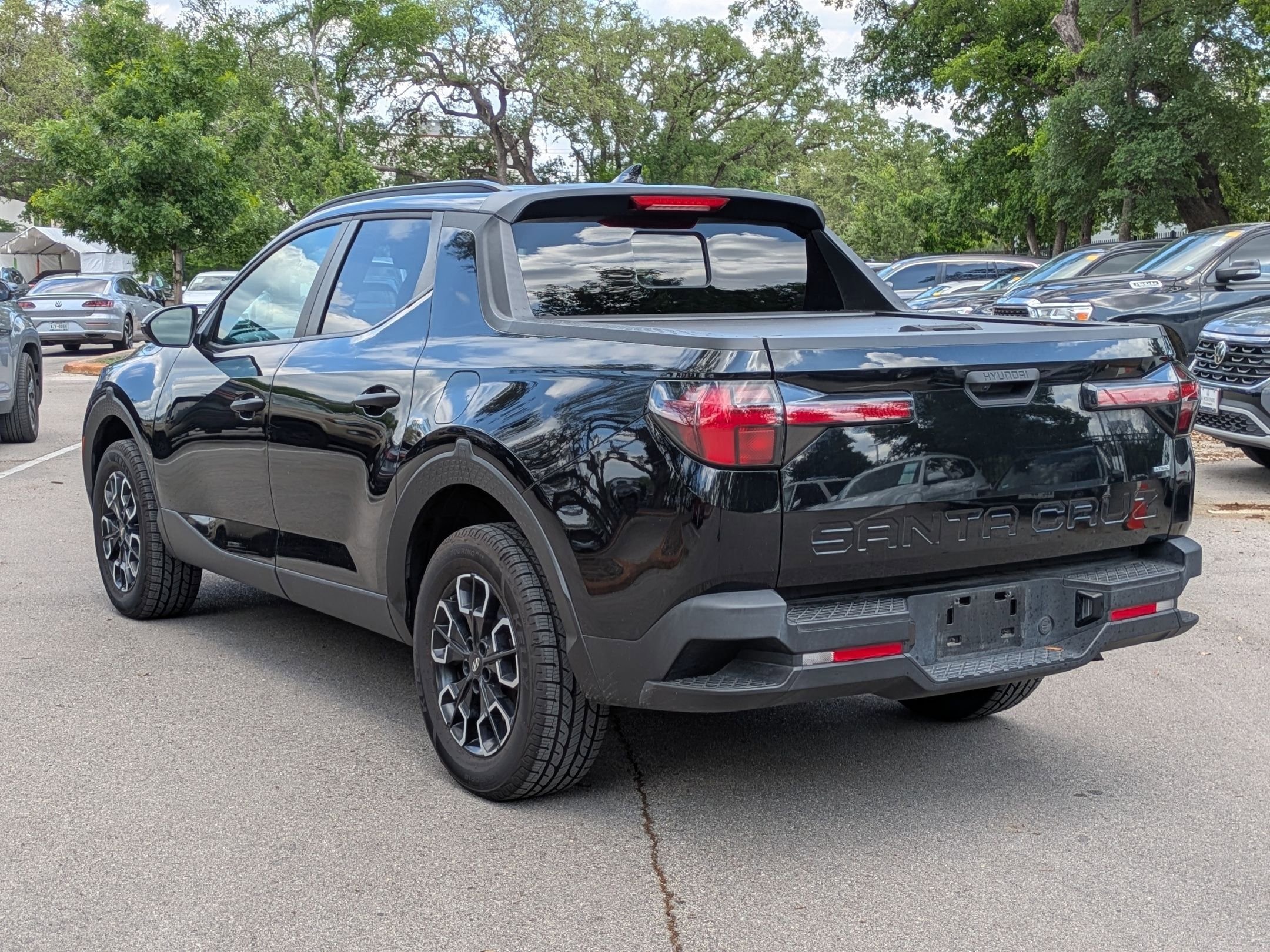 Used 2023 Phantom Black Hyundai SEL image 5