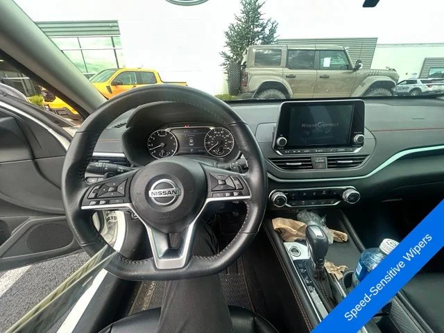 Used 2022 White Nissan 2.5 SR image 14