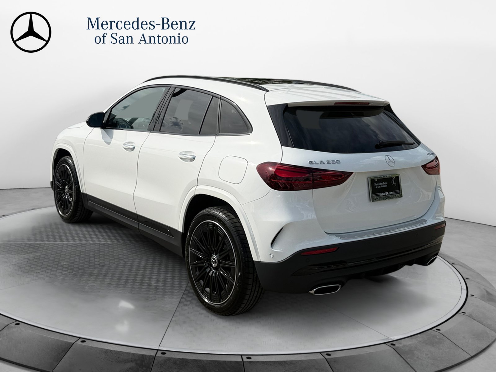 New 2026 Polar White Mercedes-Benz GLA 250 image 5