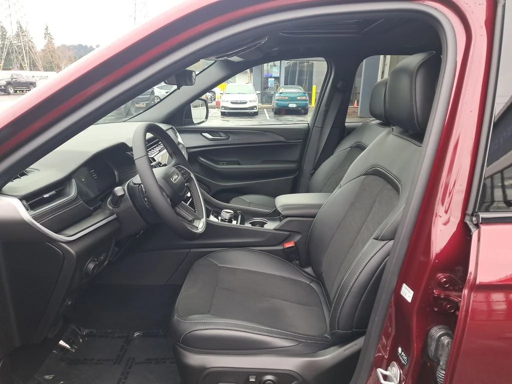 2025 Jeep Grand Cherokee Altitude - Photo 12