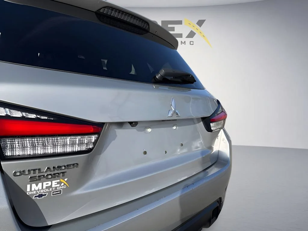 Used 2023 Silver Mitsubishi ES image 11