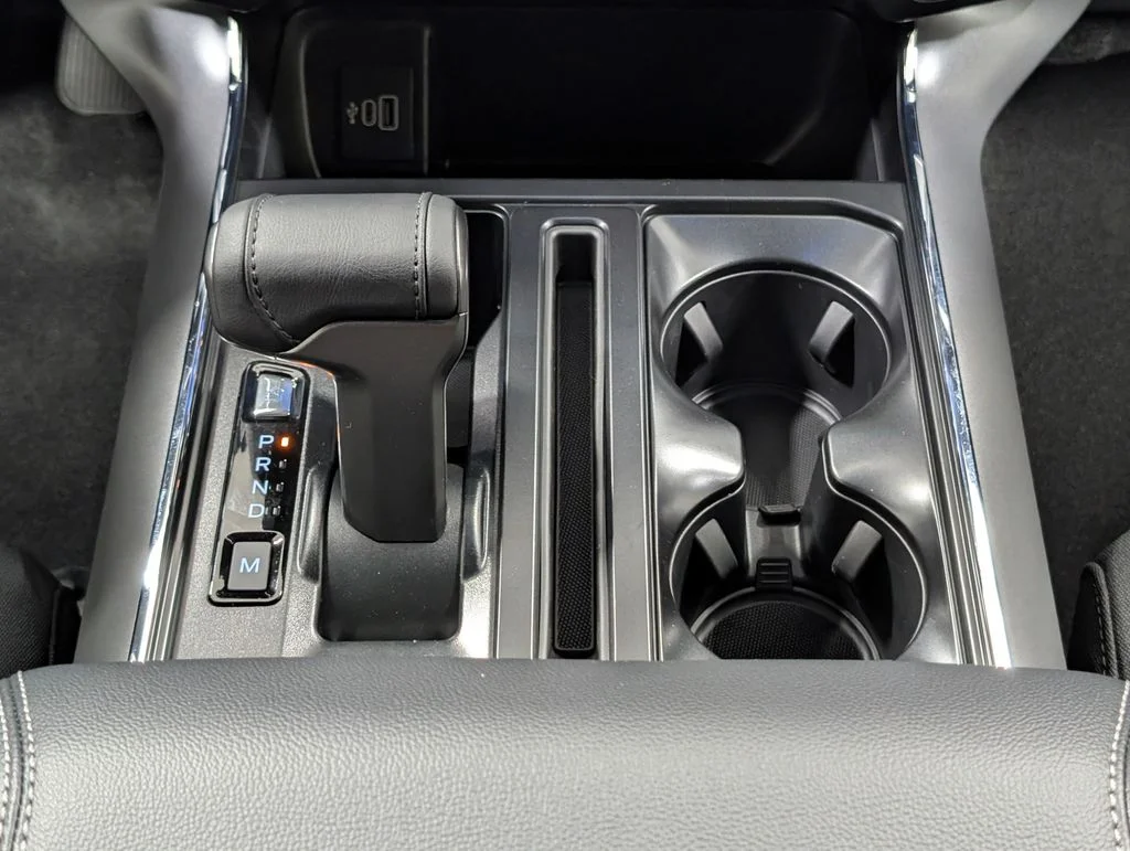 New 2026 Oxford White Ford XLT image 9