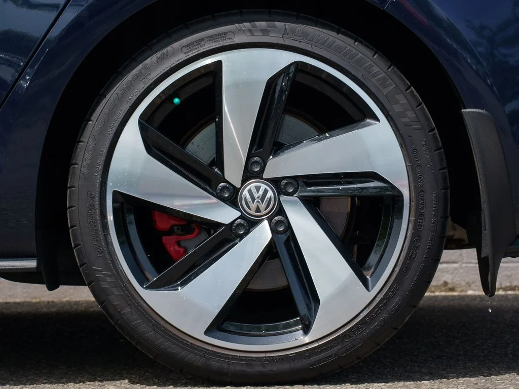 Used 2018 Blue Volkswagen 2.0T SE image 13
