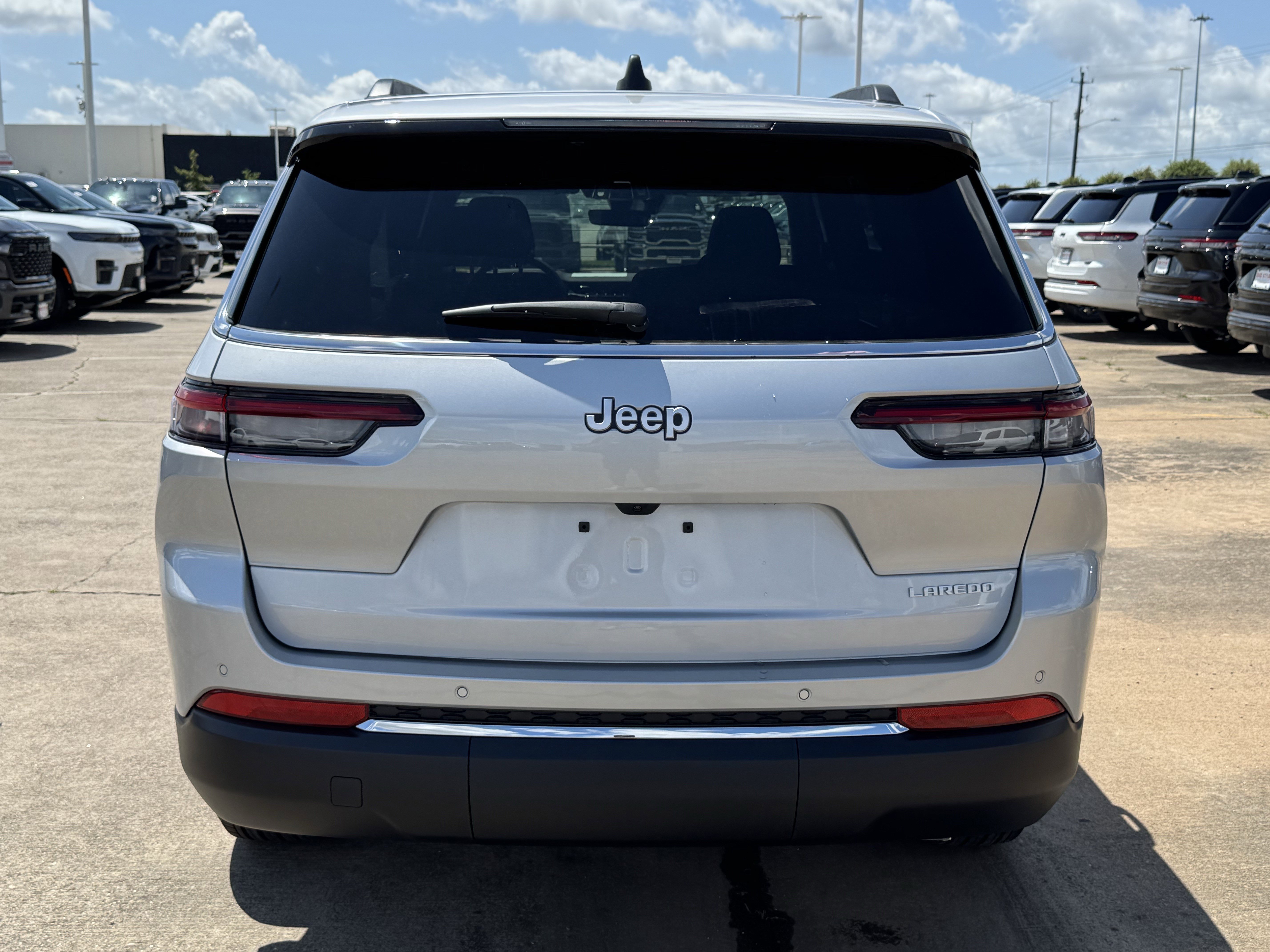 New 2026 Silver Zynith Exterior Paint Jeep Laredo image 8