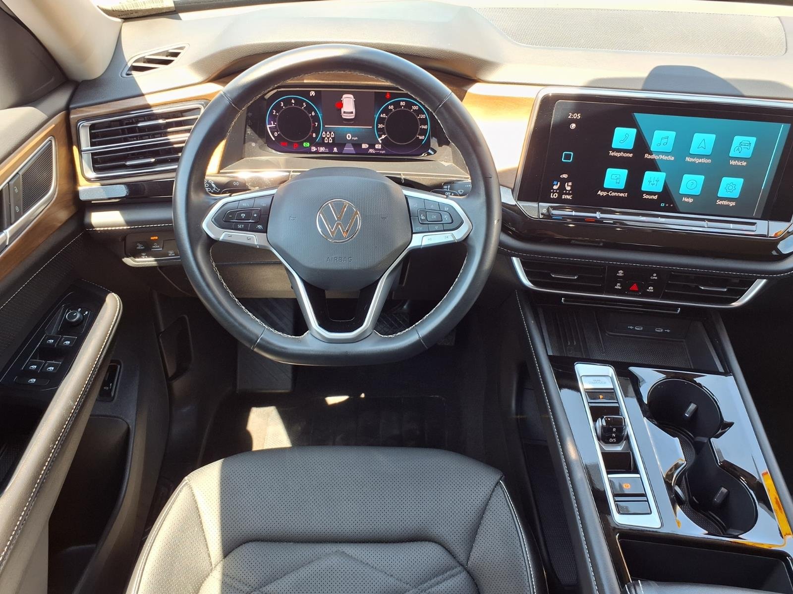 Certified Used 2025  Volkswagen SE image 6