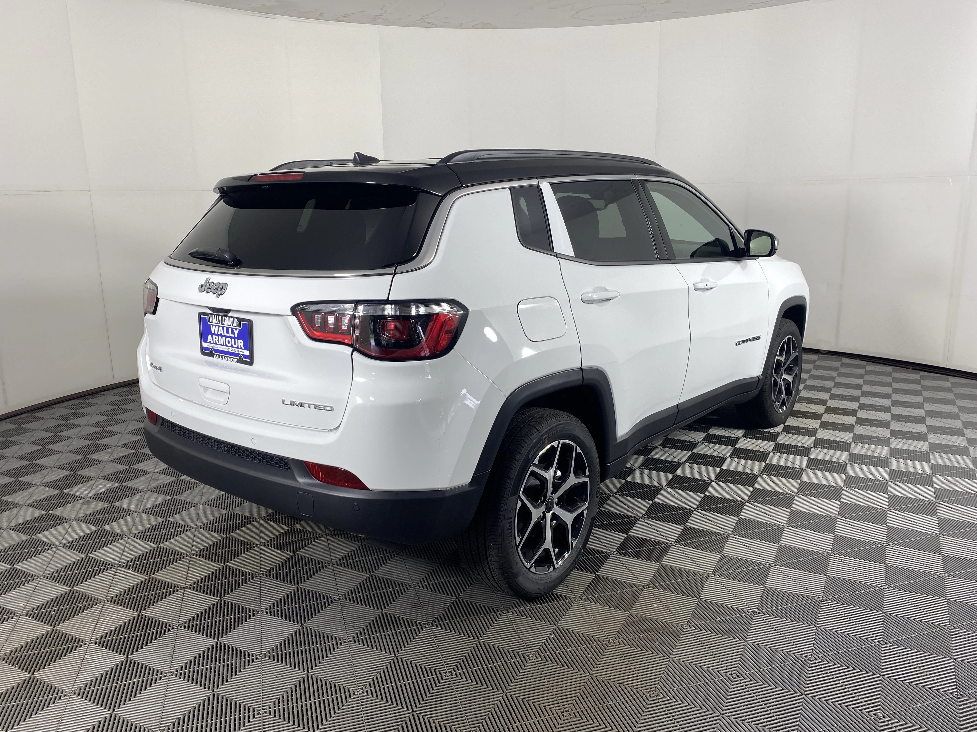 New 2026 Bright White Clear-Coat Exterior Paint Jeep Limited image 6