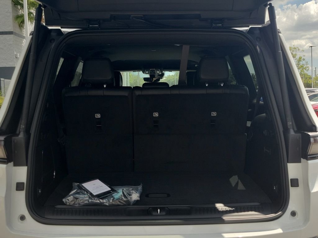 New 2026 Bright White Clear-Coat Exterior Paint Jeep Limited Altitude image 8