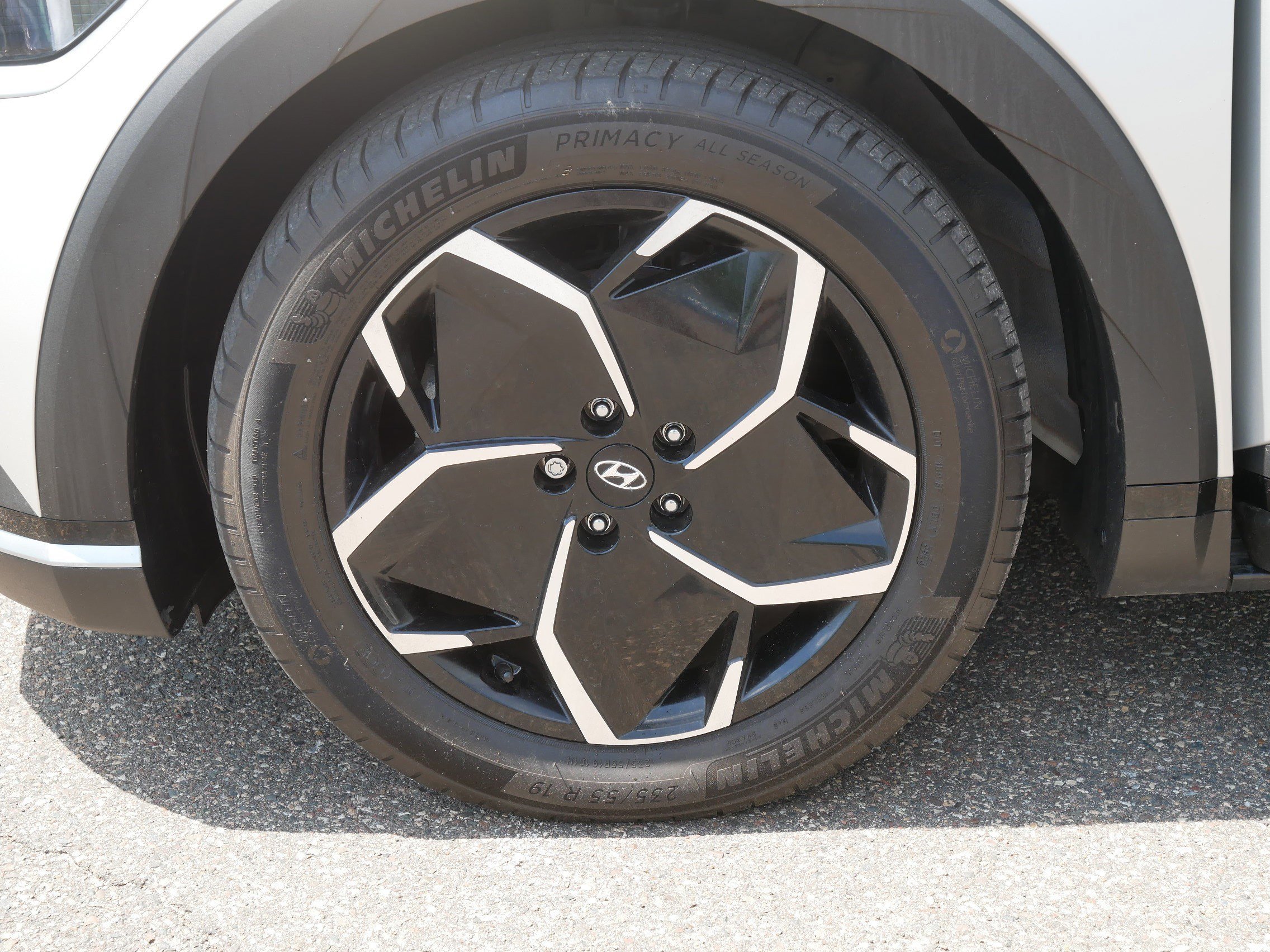 Used 2024 Gravity Gold (Matte Gold) Hyundai SEL image 15