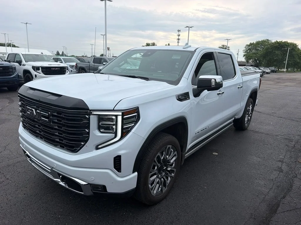 Used 2026 Glacier White Tricoat GMC Denali Ultimate image 5