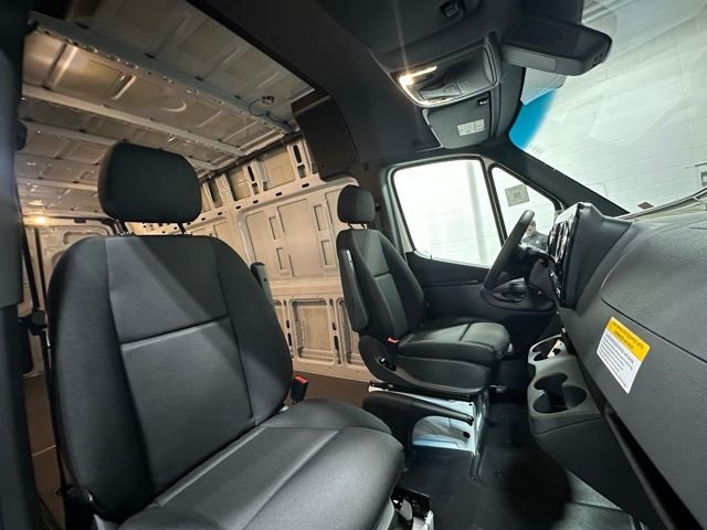 New 2026  Mercedes-Benz Cargo 170 WB image 13