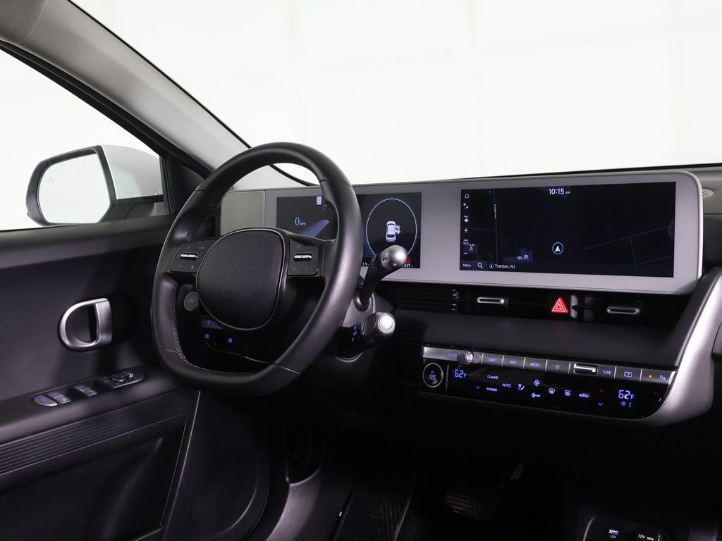 Used 2024 White Hyundai SEL image 32