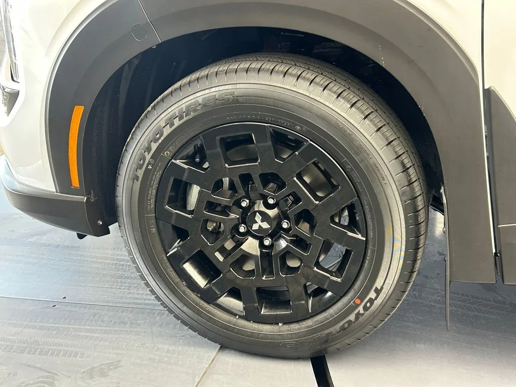 New 2026 White Mitsubishi Trail Edition image 32