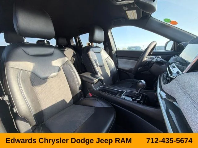 Certified Used 2023 White Jeep Latitude image 31