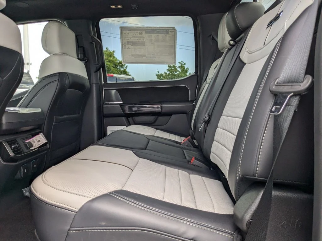 2025 Ford F-150 Lightning Platinum - Photo 16