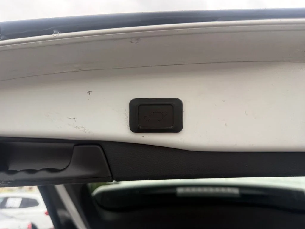 Used 2019 White Toyota XLE image 39